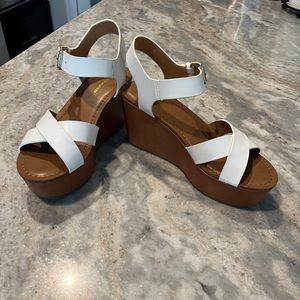Like New Tommy Hilfiger White Wedge Sandals, Gold Buckles and TH Accent, Size 8
